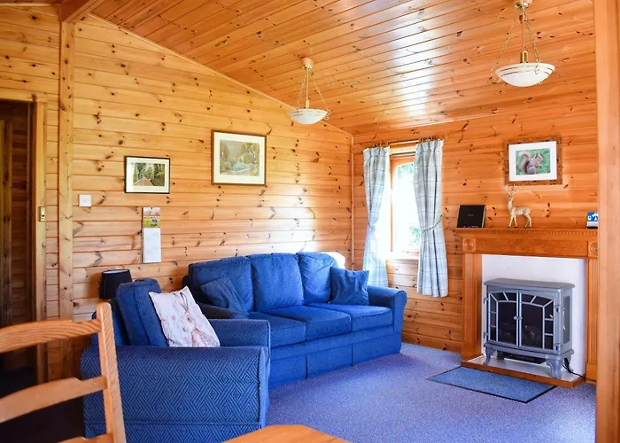 Secluded Pine Lodge 2